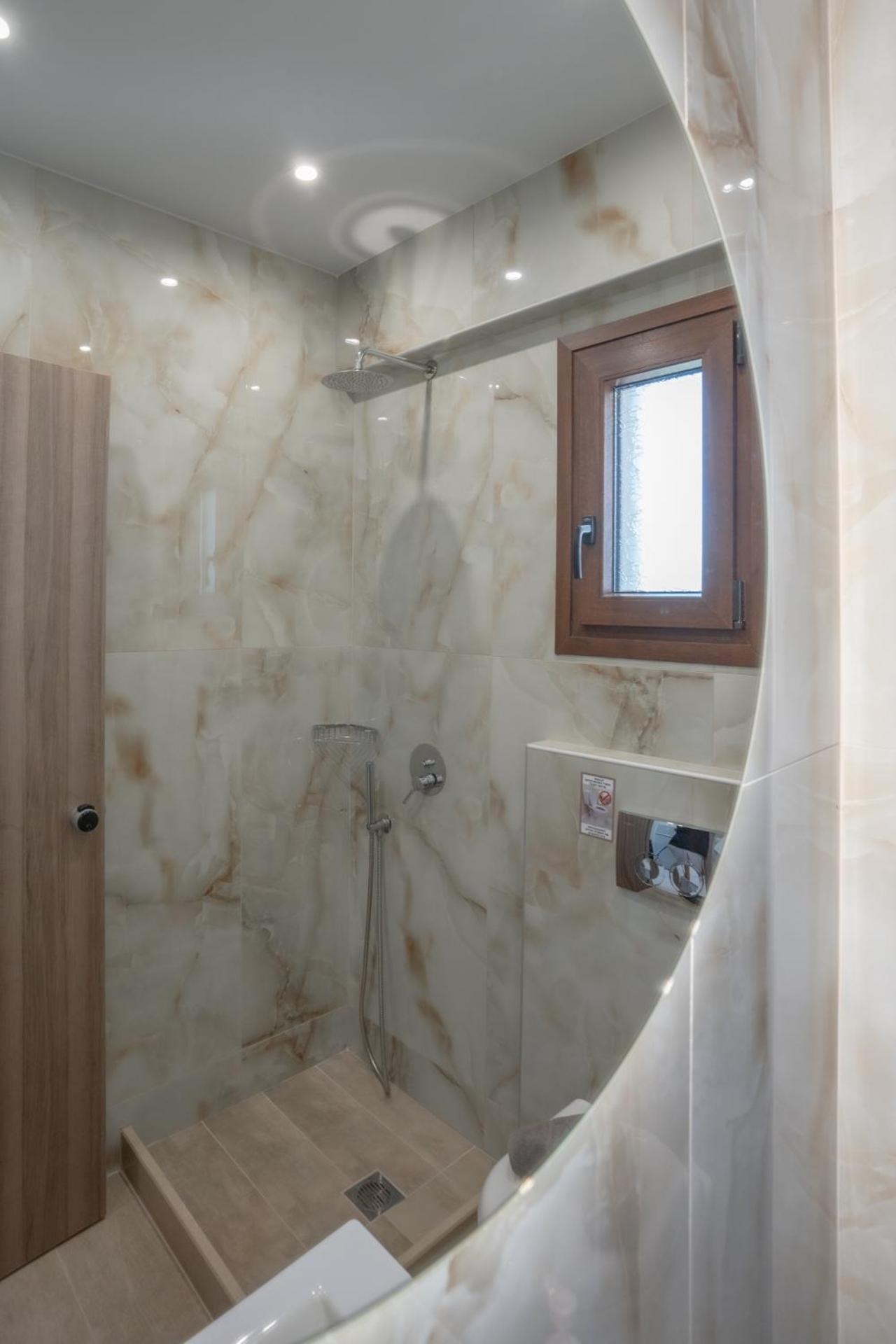 Vrasná Sunshine Rooms And Suites מראה חיצוני תמונה