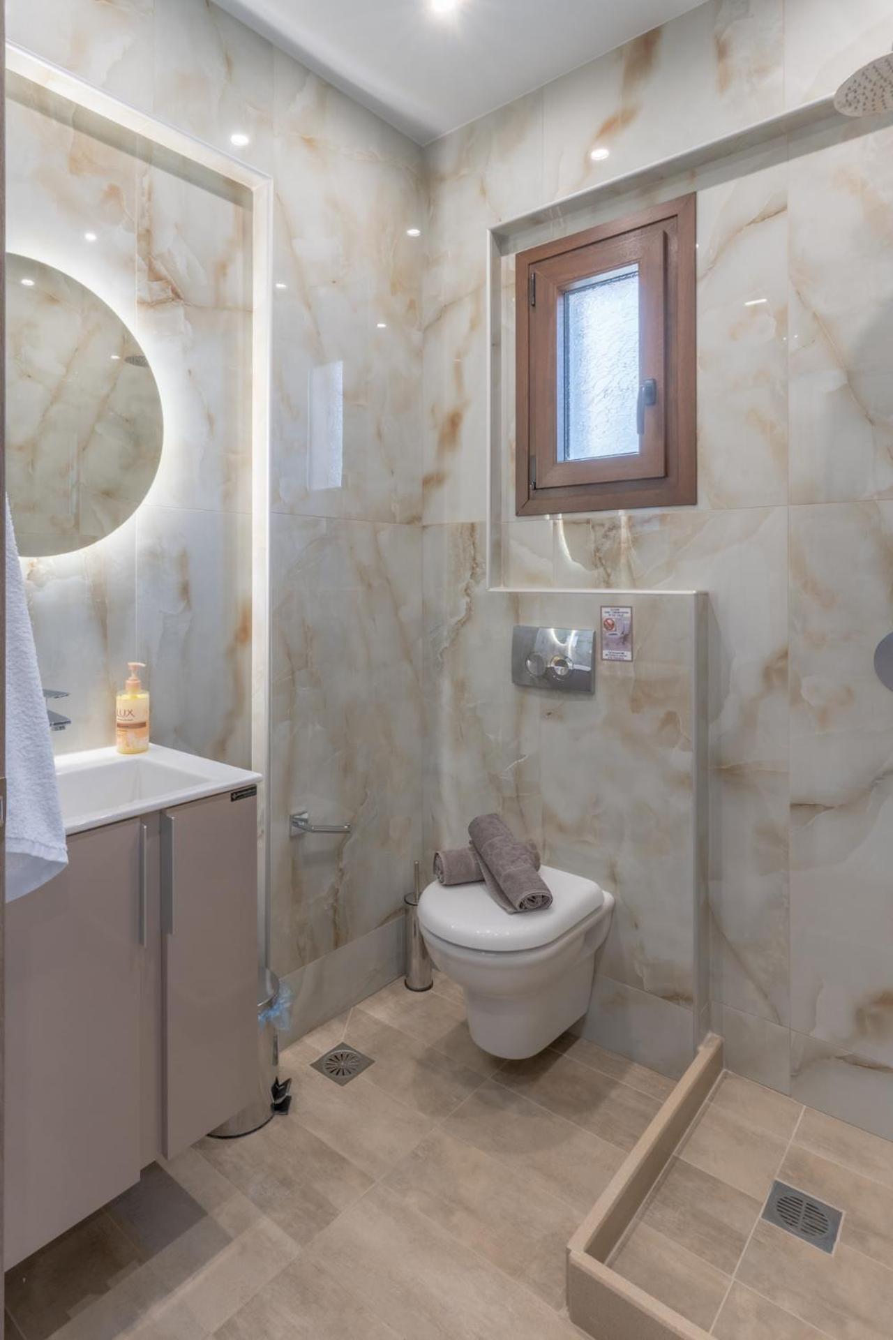 Vrasná Sunshine Rooms And Suites מראה חיצוני תמונה